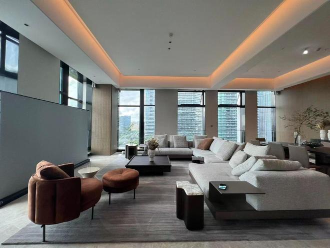 大平层极简风整家定制｜胡桃木+奶灰白高级感拉满